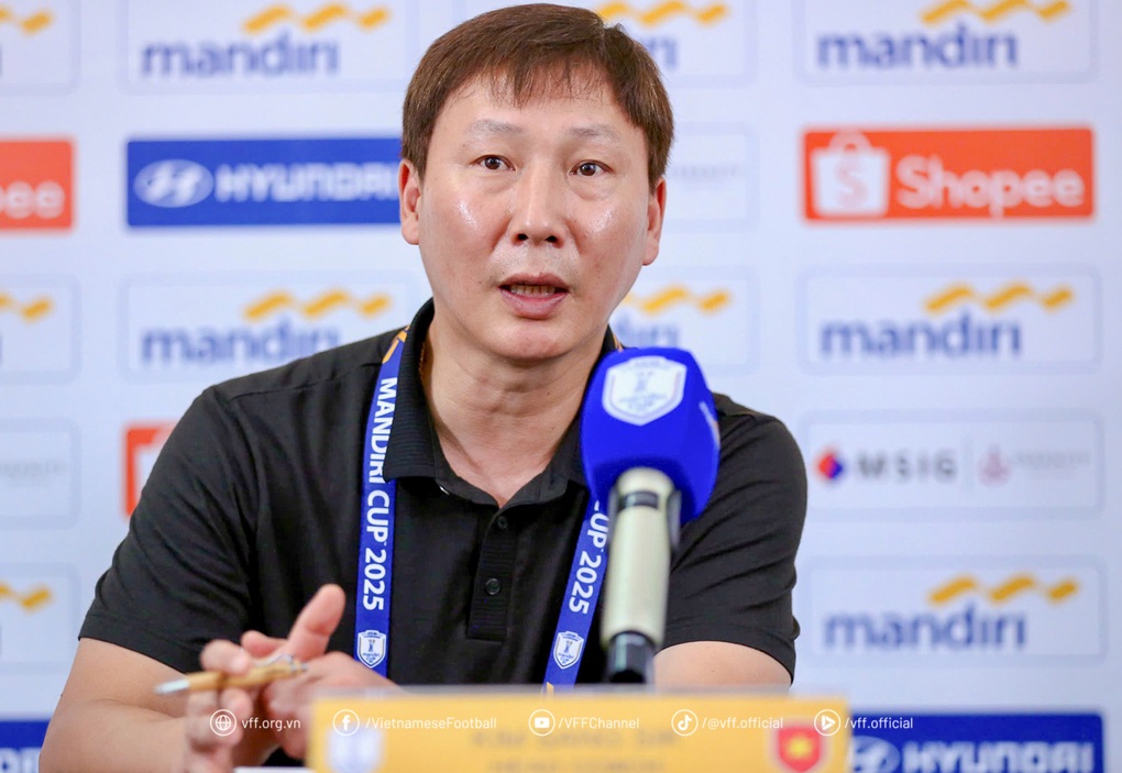 U23 Việt Nam thắng đậm, HLV Kim Sang Sik chưa quan tâm đối thủ ở bán kết - 1 U23 Việt Nam thắng đậm, HLV Kim Sang Sik chưa quan tâm đối thủ ở bán kết - 1