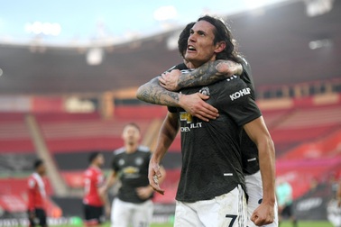 Man Utd ngược dòng ấn tượng: Cavani có phải "đấng cứu thế"?