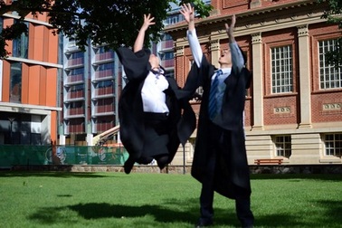 Cứ ra nước ngoài khắc nói giỏi tiếng Anh?