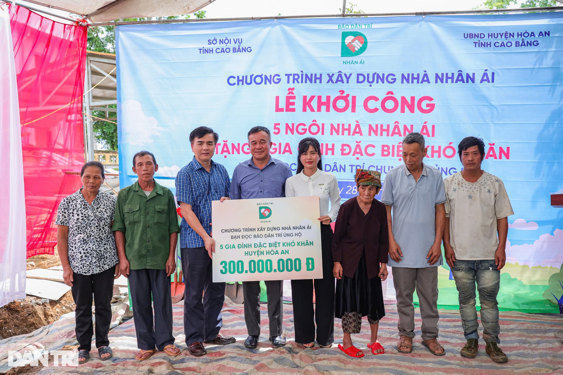 Hàng trăm trẻ em vùng biên được khám sàng lọc viêm gan B - 16 Hàng trăm trẻ em vùng biên được khám sàng lọc viêm gan B - 16