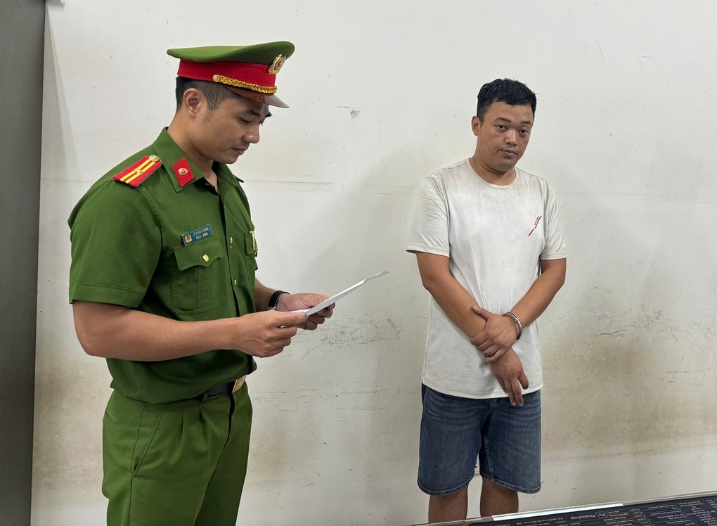 Khởi tố tài xế chặt chém 4,2 triệu đồng: Bài học cho kẻ tham lam - 1 Khởi tố tài xế “chặt chém” 4,2 triệu đồng: Bài học cho kẻ tham lam