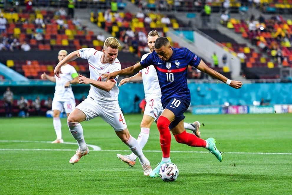 Nỗi đau xé lòng của Mbappe khi hóa tội đồ khiến Pháp bị loại ở Euro 2020 - 1 Nỗi đau xé lòng của Mbappe khi hóa tội đồ khiến Pháp bị loại ở Euro 2020 - 1