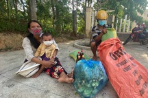 Mất việc, hết tiền, 30 lao động nghèo đi bộ xuyên đêm về quê