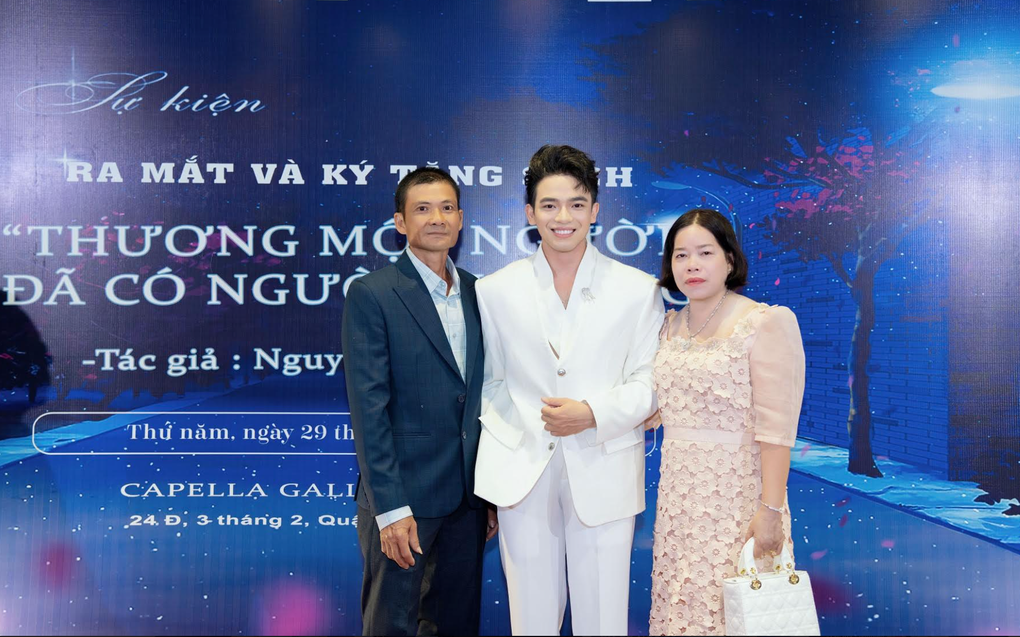 MC Hải Triều ra mắt sách Thương một người đã có người thương - 2 MC Hải Triều ra mắt sách Thương một người đã có người thương - 2