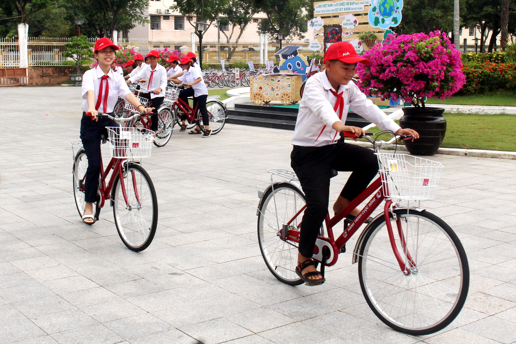 300 trẻ em hoàn cảnh khó khăn có xe đạp mới - 1 300 trẻ em hoàn cảnh khó khăn có xe đạp mới - 1