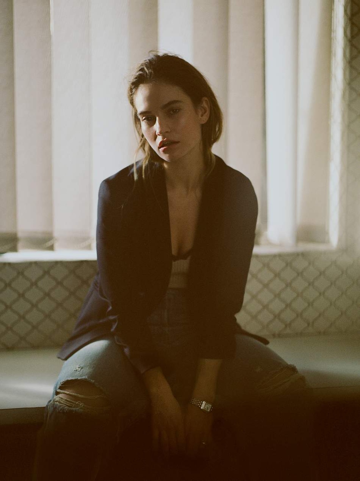 Lily James phấn khích với bộ phim kể về clip nóng đầu tiên bị lộ - 6 Lily James phấn khích với bộ phim kể về clip nóng đầu tiên bị lộ - 6
