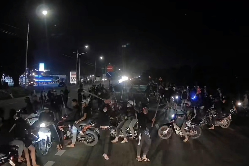 Triệu tập 71 thanh niên cầm dao, mã tấu và túyp sắt hỗn chiến trên quốc lộ - 1 Triệu tập 71 thanh niên cầm dao, mã tấu và túyp sắt hỗn chiến trên quốc lộ - 1