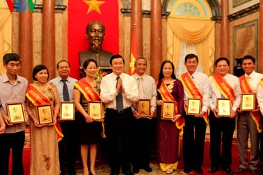 Chủ tịch nước gặp mặt chủ tịch công đoàn cơ sở tiêu biểu