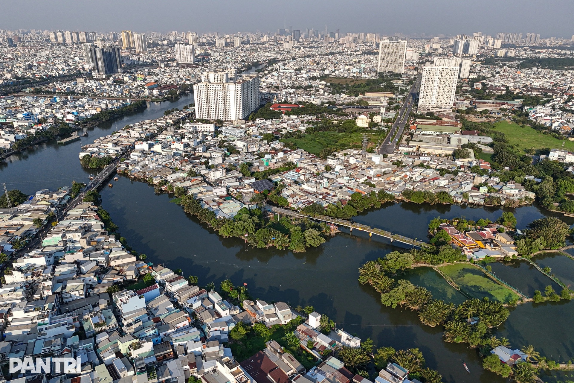 Người dân sống cạnh 2 con rạch nước đen chờ “đổi đời” từ dự án 17.000 tỷ - 1 Người dân sống cạnh 2 con rạch nước đen chờ “đổi đời” từ dự án 17.000 tỷ - 1