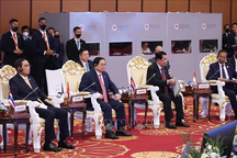 Thủ tướng bắt đầu các hoạt động trong khuôn khổ Hội nghị Cấp cao ASEAN