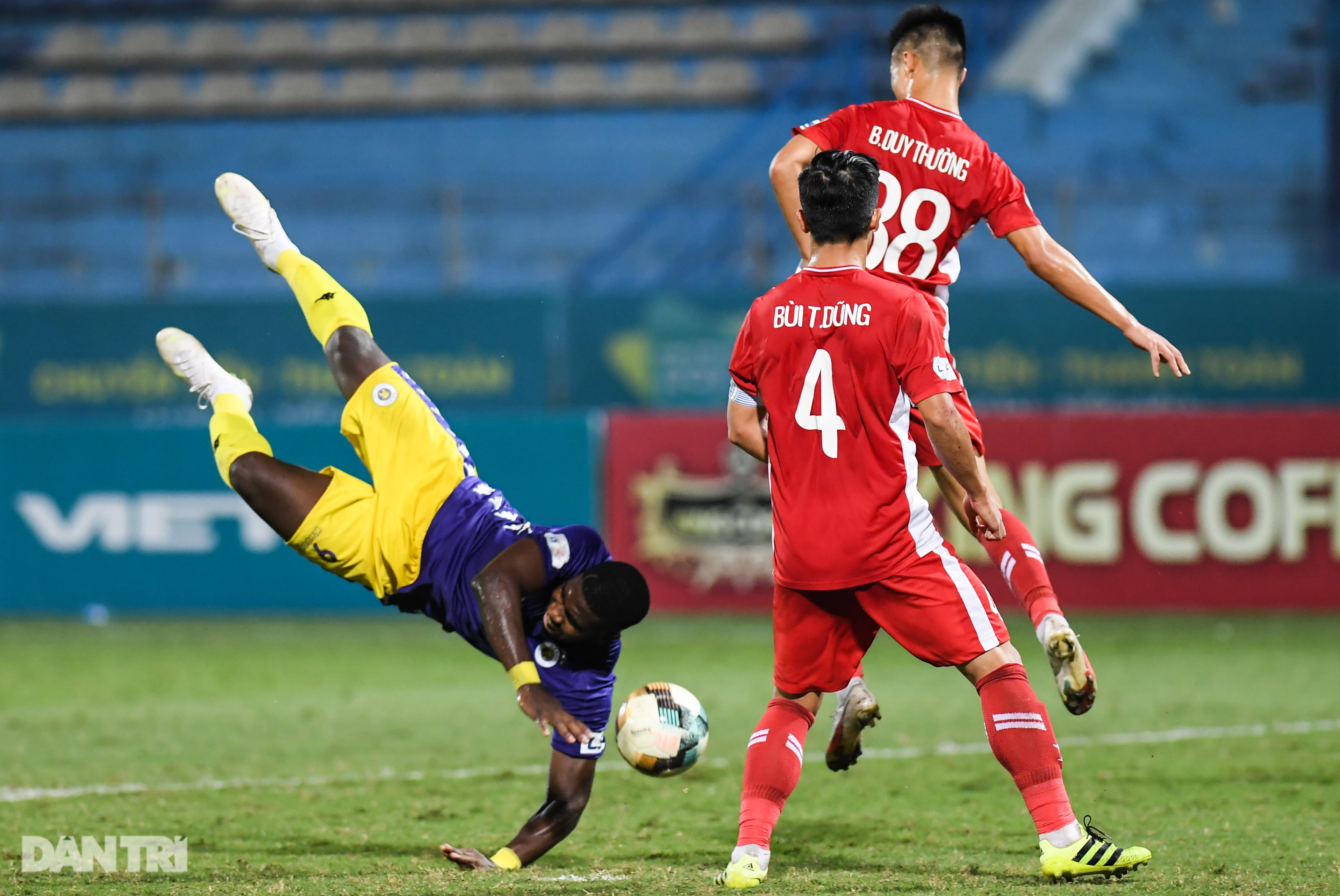 CLB Viettel 0-0 CLB Hà Nội: Kẻ vững ngôi đầu, người tụt thứ hạng - 9 CLB Viettel 0-0 CLB Hà Nội: Kẻ vững ngôi đầu, người tụt thứ hạng - 9
