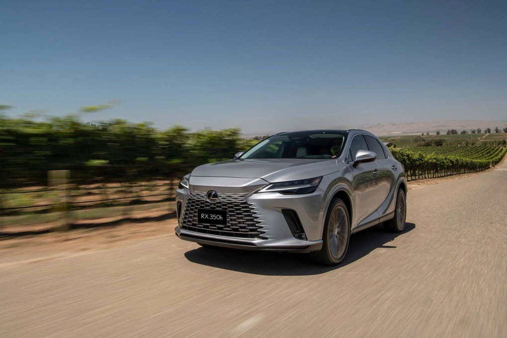 Lexus RX 350h Premium - xe hybrid dễ tiếp cận trong phân khúc SUV cỡ trung - 2 Lexus RX 350h Premium - xe hybrid dễ tiếp cận trong phân khúc SUV cỡ trung - 2