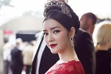 Lý Nhã Kỳ vất vả vì những yêu cầu khắt khe của Alexis Mabille