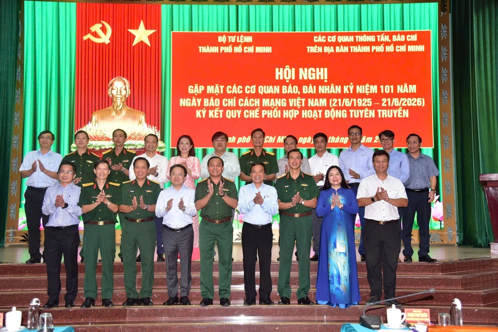 Bộ Tư lệnh TPHCM ký quy chế phối hợp với các cơ quan báo chí - 1