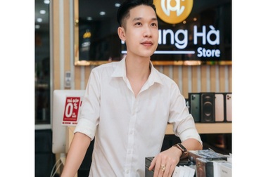 Chủ cửa hàng Nguyễn Trọng Trung chia sẻ 3 bước vệ sinh điện thoại thông minh