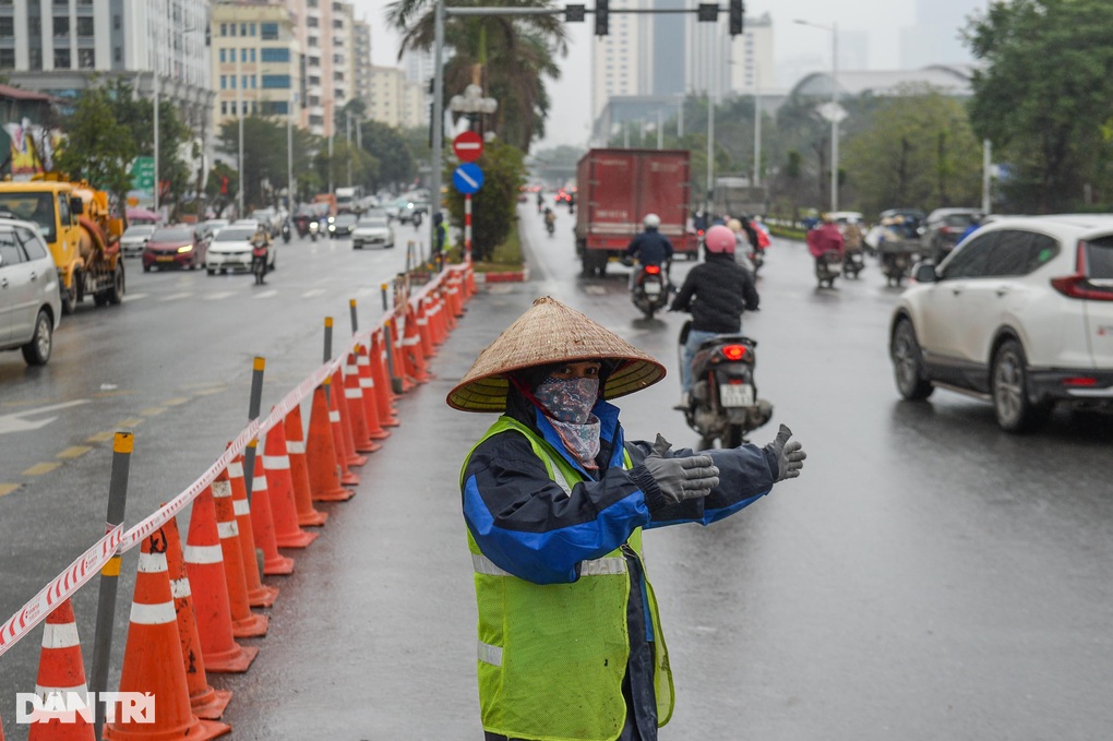Đường 8 làn ở Hà Nội thông thoáng sau khi ngắt đèn đỏ, đóng ngã tư - 2 Đường 8 làn ở Hà Nội thông thoáng sau khi ngắt đèn đỏ, đóng ngã tư - 2