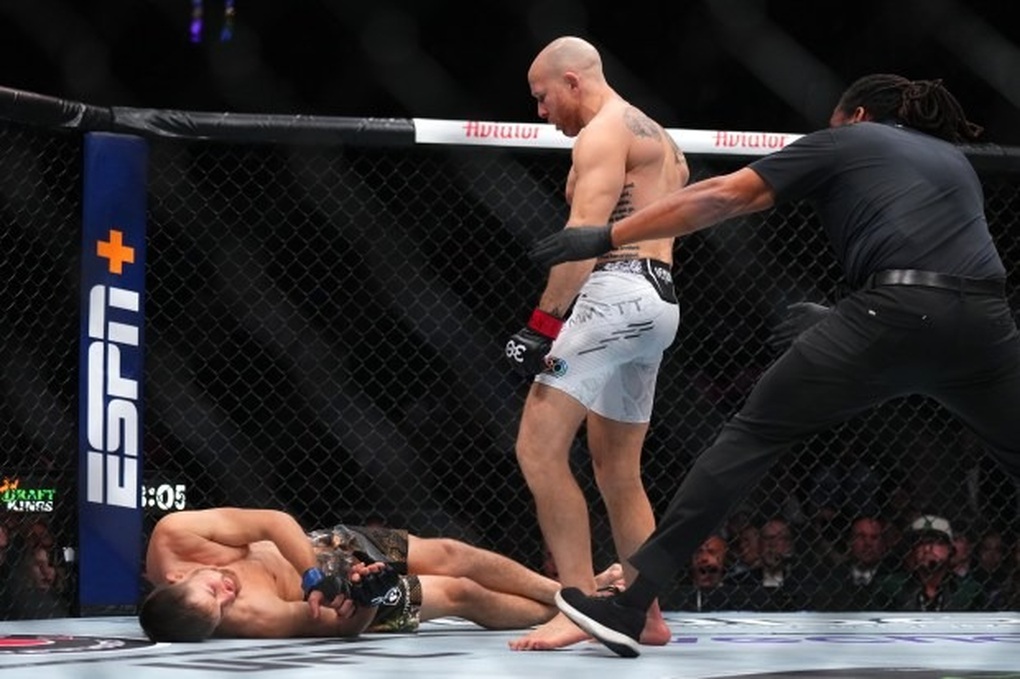 Võ sĩ thừa nhận may mắn vẫn còn sống sau khi bị đánh đến bất tỉnh - 3 Võ sĩ thừa nhận may mắn vẫn còn sống sau khi bị đánh đến bất tỉnh - 3