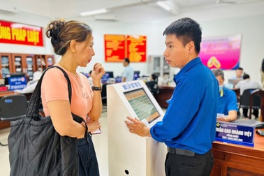 Ngàn tình nguyện viên rải từ biên giới tới vùng quê giúp xã, phường mới