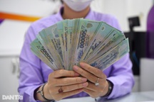 Lãi suất tiền gửi ngân hàng tăng mạnh mùa cao điểm, vượt 10%/năm