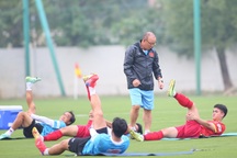 Đội tuyển Việt Nam thiếu hơn nửa quân số, Tiến Linh tập riêng