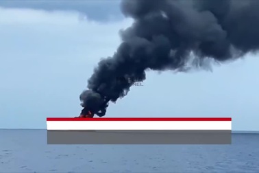 Tàu tên lửa Indonesia bị chìm sau khi bốc cháy dữ dội trên biển