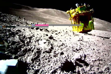 Tàu hạ cánh Mặt Trăng của Nhật Bản vẫn hoạt động dù bị lộn ngược