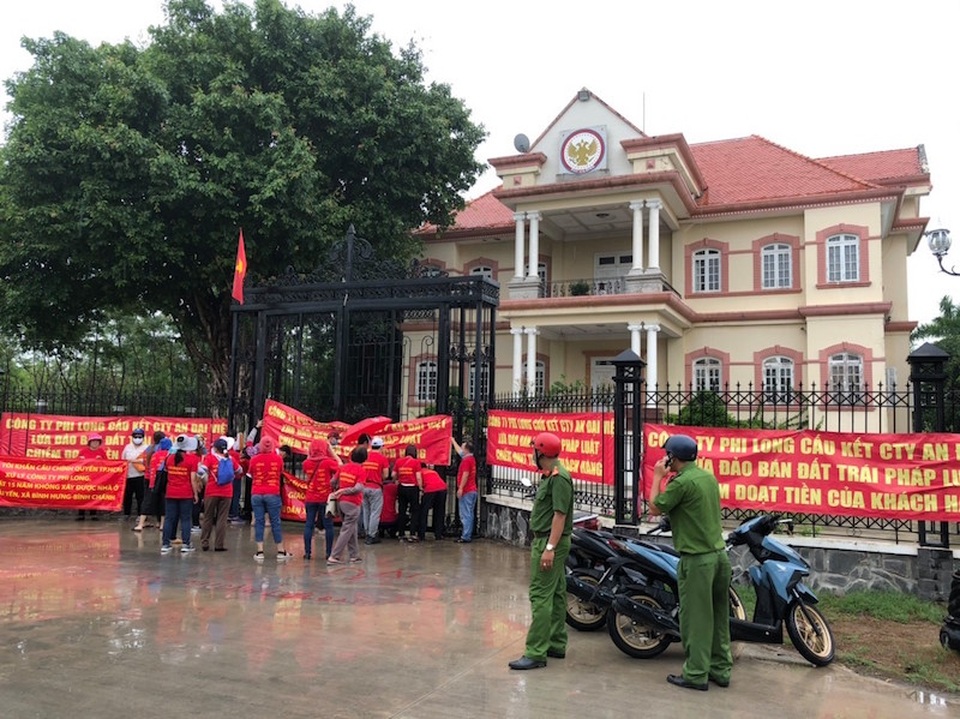 Bất động sản: Cần thanh lọc “con sâu làm rầu nồi canh” - 2 Bất động sản: Cần thanh lọc “con sâu làm rầu nồi canh” - 2
