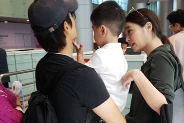 Vợ chồng Lee Byung Heon đưa con đi nghỉ mát tại Đà Nẵng