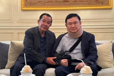 Ông Hun Sen đến Thái Lan thăm người bạn 32 năm Thaksin