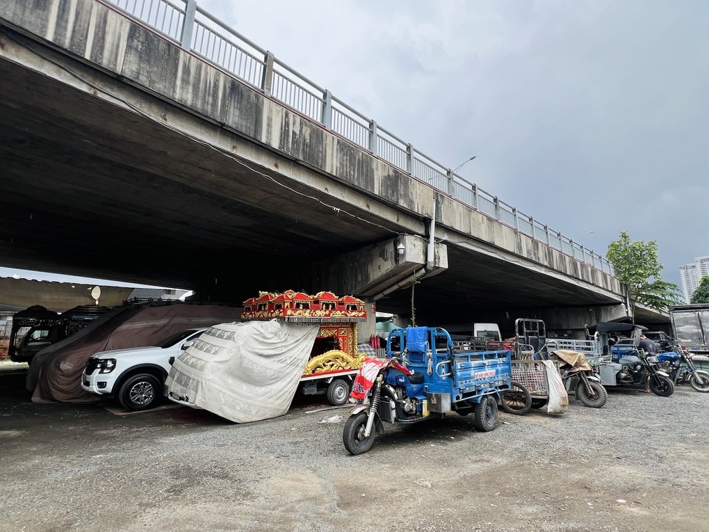 TPHCM đề xuất sử dụng dạ cầu làm bãi giữ xe, khu thể thao - 1 TPHCM đề xuất sử dụng dạ cầu làm bãi giữ xe, khu thể thao - 1