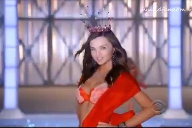Miranda Kerr cuốn hút với nội y
