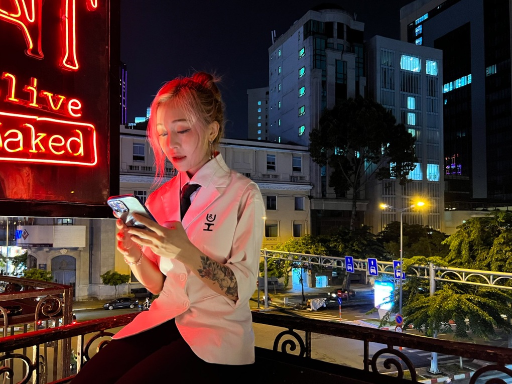 Nữ bartender triệu view, pha rượu như múa: Làm gì khi khách mời bay? - 14 Nữ bartender triệu view, pha rượu như múa: Làm gì khi khách mời bay? - 14