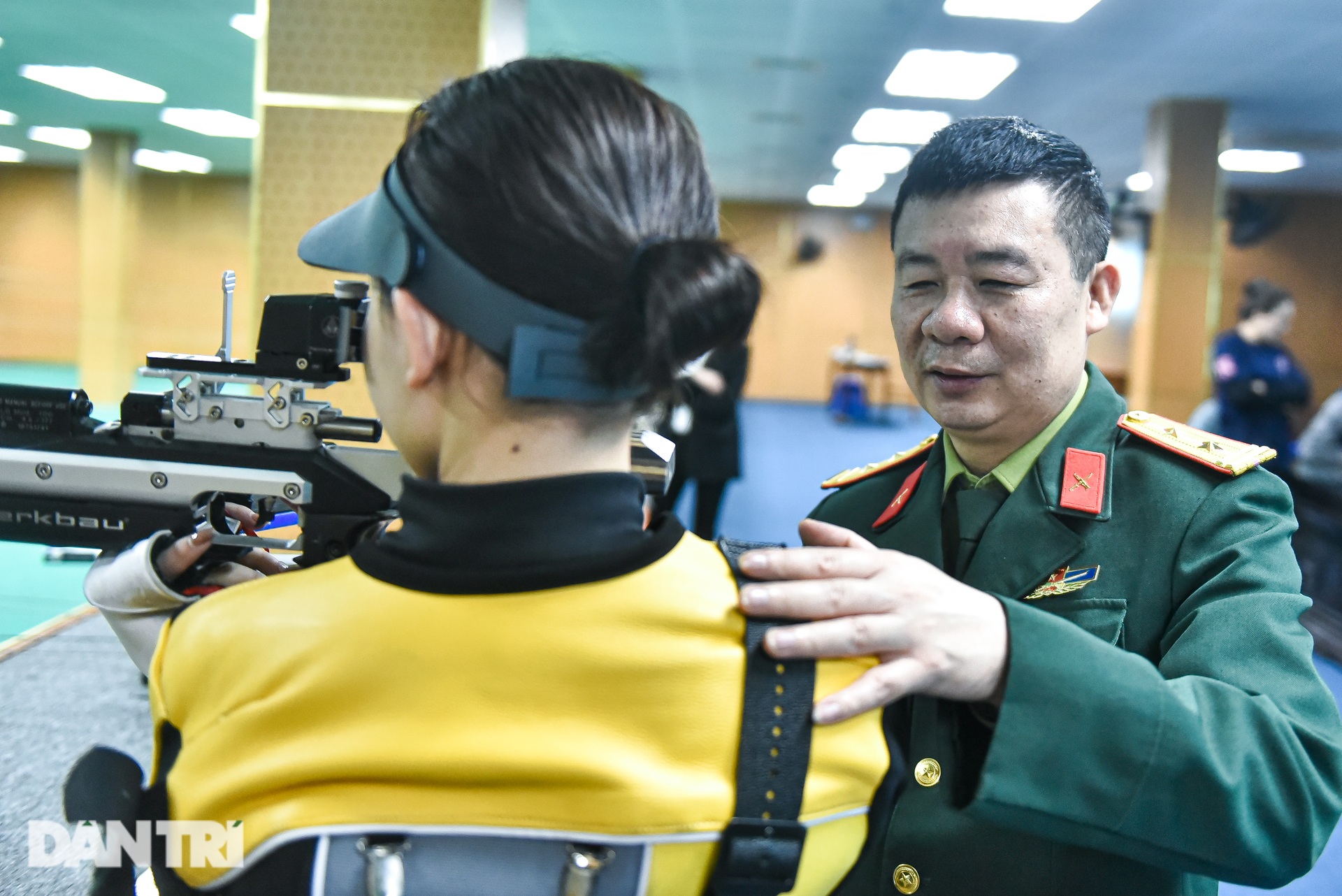 Mỹ nhân bắn súng và lần giành thành tích vàng chỉ với cây súng cũ - 10 Mỹ nhân bắn súng và lần giành thành tích vàng chỉ với cây súng cũ - 10