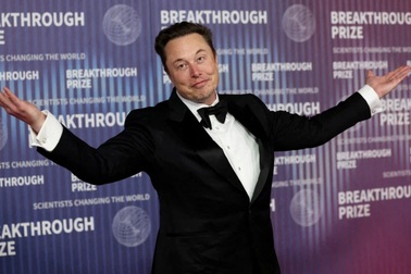 Elon Musk và con đường trở thành tỷ phú nghìn tỷ USD đầu tiên