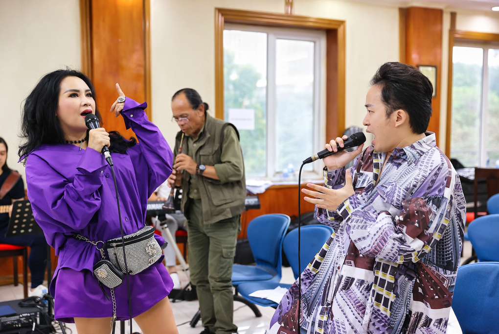 Thanh Lam, Hà Trần mặc nổi bật khi tập hát cùng Tùng Dương - 2 Thanh Lam, Hà Trần mặc nổi bật khi tập hát cùng Tùng Dương - 2
