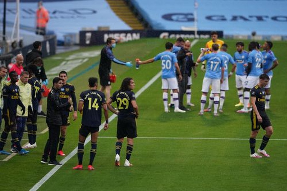 Man City 3-0 Arsenal: David Luiz trở thành tội đồ - 14 Man City 3-0 Arsenal: David Luiz trở thành tội đồ - 14