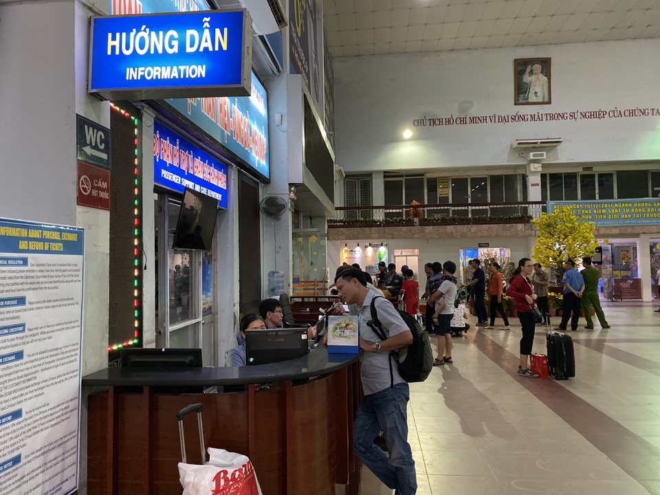 Chuyến tàu cuối cùng rời ga Sài Gòn trước thời khắc giao thừa - 14 Chuyến tàu cuối cùng rời ga Sài Gòn trước thời khắc giao thừa - 14