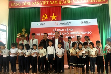 Doanh nghiệp Việt tặng 540 thẻ bảo hiểm y tế cho người nghèo