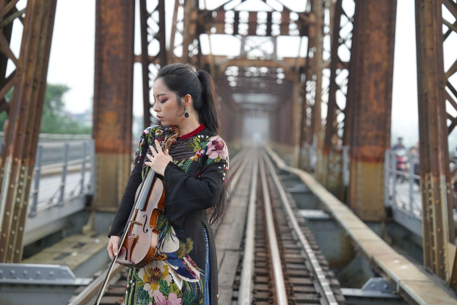 Trinh Minh Hien ga ut sitt første album om Hanoi etter 24 år med komponering - 1 Trịnh Minh Hiền lần đầu ra mắt album về Hà Nội sau 24 năm sáng tác - 1