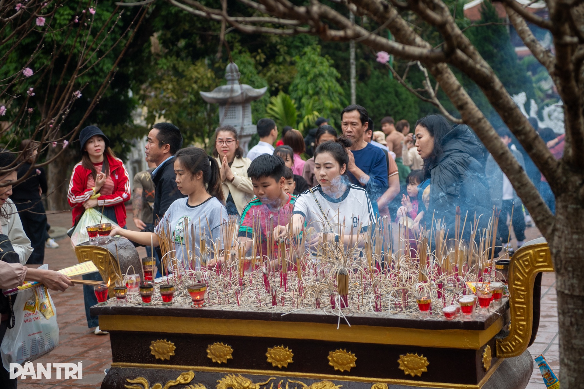 Hàng vạn du khách vãn cảnh chùa Hương trước ngày khai hội - 15 Hàng vạn du khách vãn cảnh chùa Hương trước ngày khai hội - 15