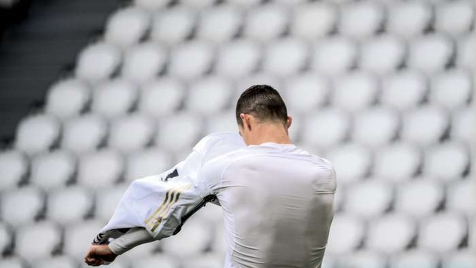 Bỏ lỡ cơ hội không tưởng, C.Ronaldo phản ứng gây tranh cãi - 1 Bỏ lỡ cơ hội không tưởng, C.Ronaldo phản ứng gây tranh cãi - 1