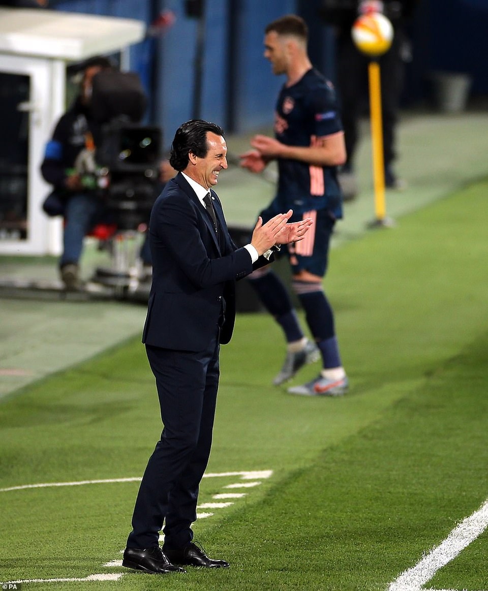 Arsenal gục ngã trước Villarreal trong trận cầu mưa thẻ phạt - 8 Arsenal gục ngã trước Villarreal trong trận cầu mưa thẻ phạt - 8