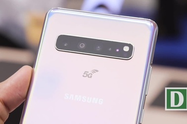 Robot Phật giáo trình làng, đồng sáng lập Apple “mê mẩn" màn hình gập