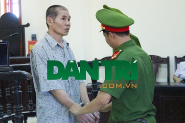 Bán đất rồi đòi lại không được, dùng dao chém chết hàng xóm