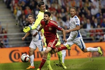 Hạ gục Slovakia, Tây Ban Nha trở lại ngôi đầu bảng