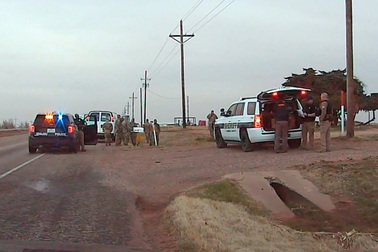 Vệ binh quốc gia Mỹ bị phục kích khi vận chuyển vắc xin Covid-19