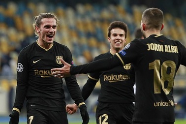 Thắng đậm Dynamo Kiev, Barcelona duy trì mạch toàn thắng