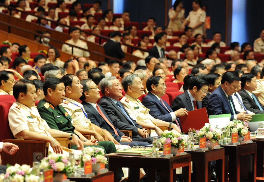 Thủ tướng: Lực lượng Cảnh sát nhân dân xứng đáng là đội quân Anh hùng - 1 Thủ tướng: Lực lượng Cảnh sát nhân dân xứng đáng là đội quân Anh hùng - 1