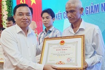 Bạc Liêu: Từ nghề đan đát lục bình, người đàn ông U60 vươn lên thoát nghèo