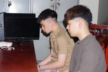 Hai thanh niên giả nhân viên ngân hàng, chiếm đoạt tiền của hàng trăm người